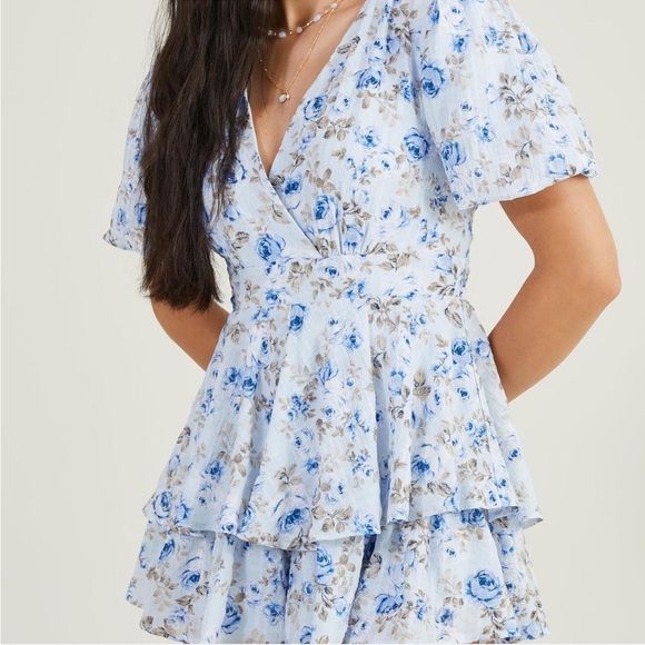 Altar’d State Baby Blue Floral Puff Sleeve Romper - Picture 4 of 5